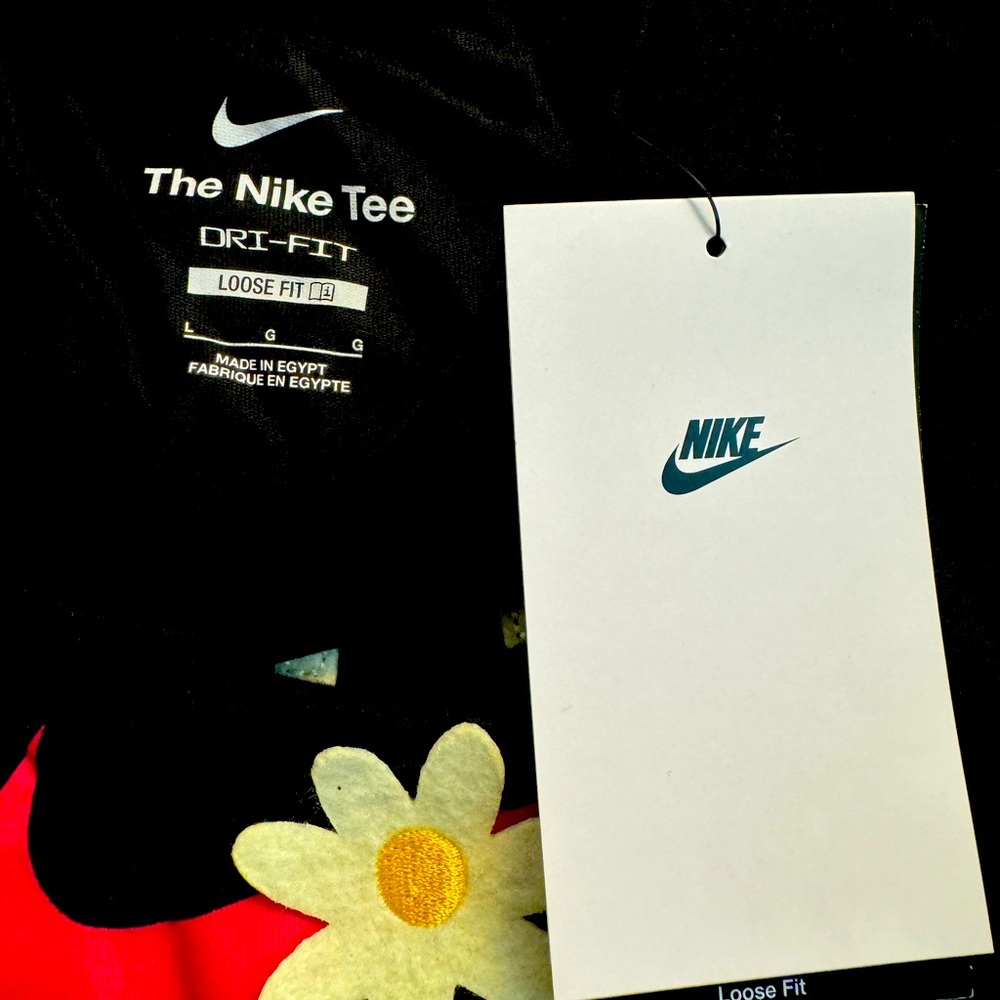 NWT girls black Nike tshirt size large